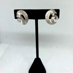 Vintage Crown Trifari Clip On Earrings